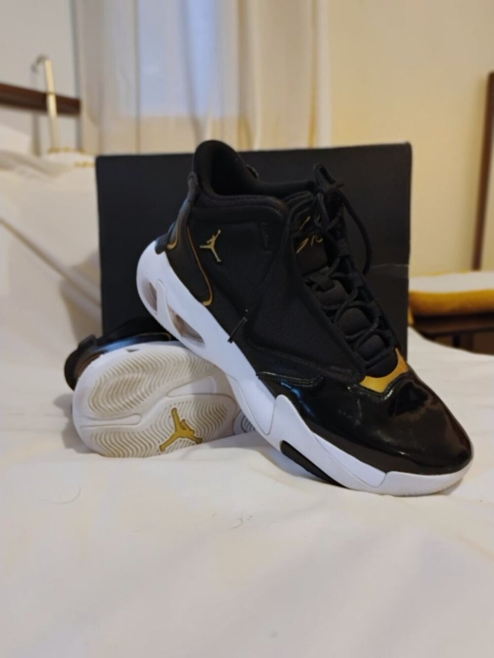 Nike Air Jordan Max Aura 4 Black/Gold DN3687‑007 Men’s 10.5 w/ Box